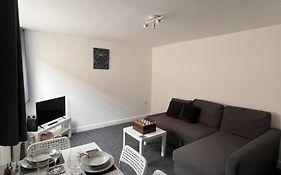 Spacious 1 Bedroom Apartment With Free Parking